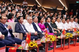 Party General Secretary To Lam and delegates attend the the show titled “Party in the Spring of Great Victory” held at Ho Guom Opera House (Photo: VNA)