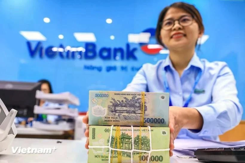 Since early 2025, many banks have raised deposit interest rates to attract idle funds amid liquidity strains and rising capital demand. (Photo: VNA)