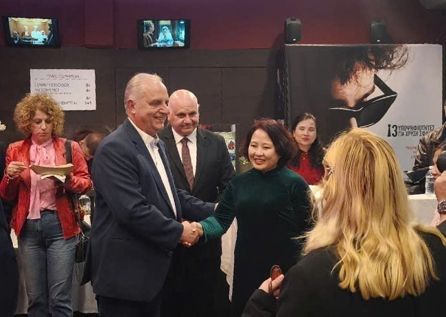 Vietnamese Ambassador to Greece Pham Thi Thu Huong and Greek officials at the opening ceremony of the Vietamese film week (Photo: VNA)