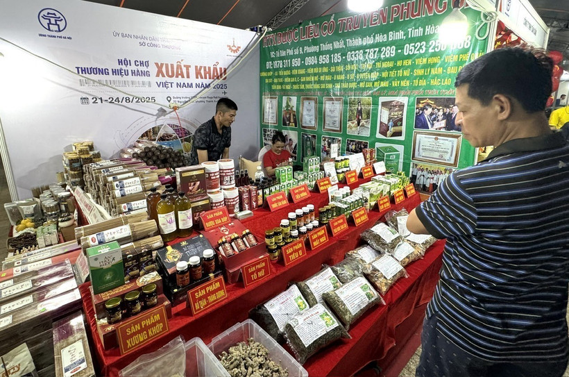A wide range of Vietnamese products meeting export standards are on display at the fair. (Photo: VNA)