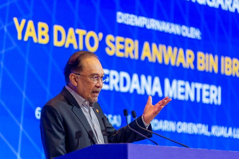 Malaysian Prime Minister Datuk Seri Anwar Ibrahim speaks at the launch of the ECRL operations and maintenance training programme. (Photo: Malaymail)