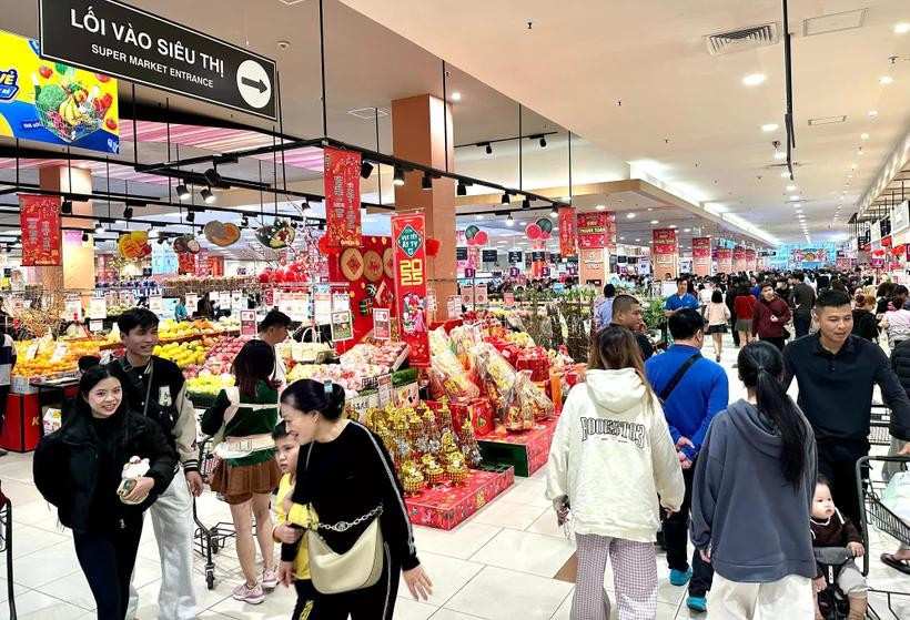 Experts have believed that VAT reduction will stimulate consumption (Photo: VNA)