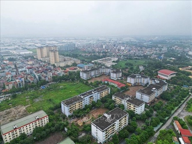 The Ministry of Construction plans to ease permit procedures for projects with approved 1/500 detailed planning, aiming to cut red tape and speed up approvals. (Photo: VNA)