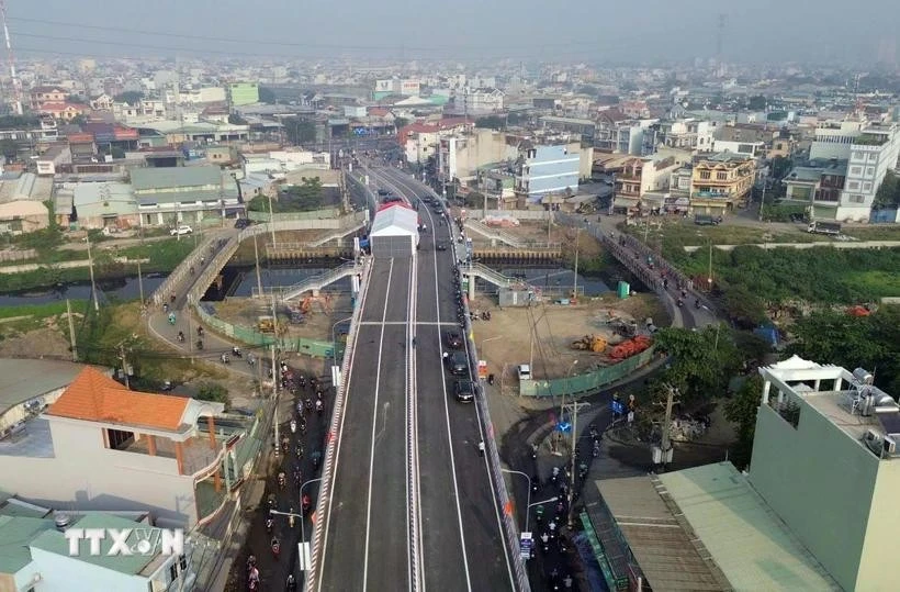 The Tan Ky Tan Quy Bridge crosses the Tham Luong Canal, directly connecting to National Route 1. (Photo: VNA)