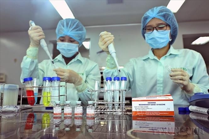 Organisations and individuals engaging in public-private partnerships for scientific research, technological development, innovation, and digital transformation are eligible for various forms of State incentives and support. (Illustrative photo: VNA)