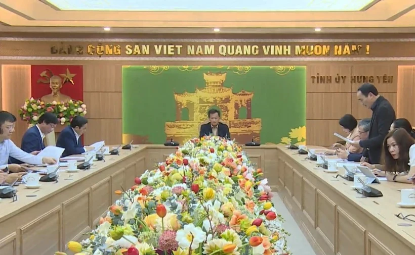 Nguyen Huu Nghia, Secretary of the provincial Party Committee, chairs the meeting (Photo: baohungyen)