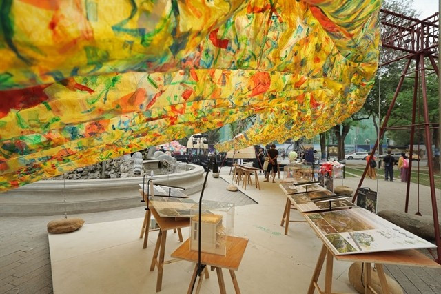 Top 10 Pavilion displays 30 of the top architectural works from 2024 at Dien Hong Garden in Hanoi. (Photo: tapchikientruc.com.vn)