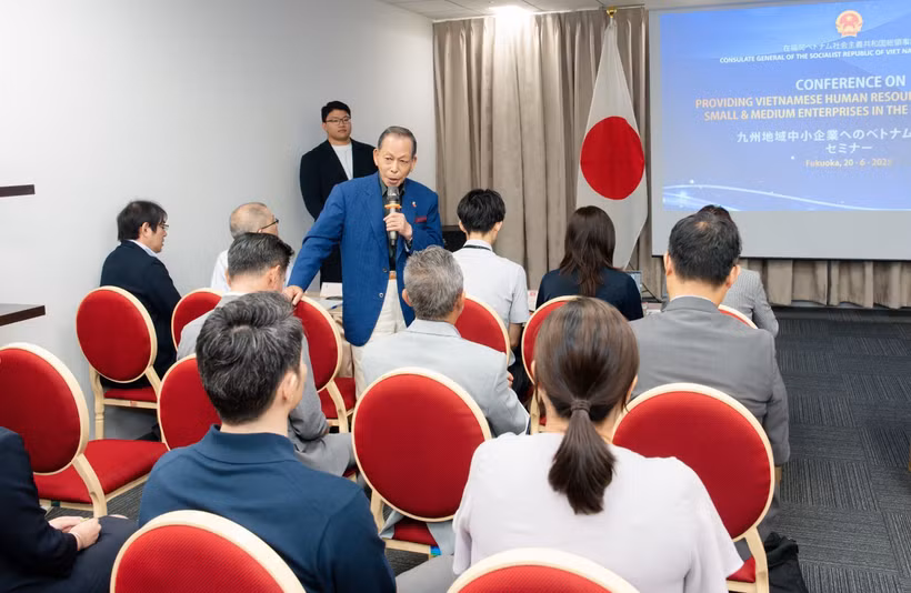 A representative of a Japanese enterprise speaks at the event. (Photo: VNA)