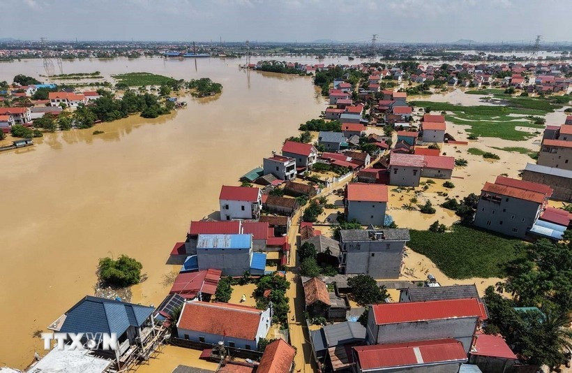 Flooding following Typhoon Matmo has caused damage worth over 8.72 trillion VND, with more than 12,230 houses still inundated. (Photo: VNA) 