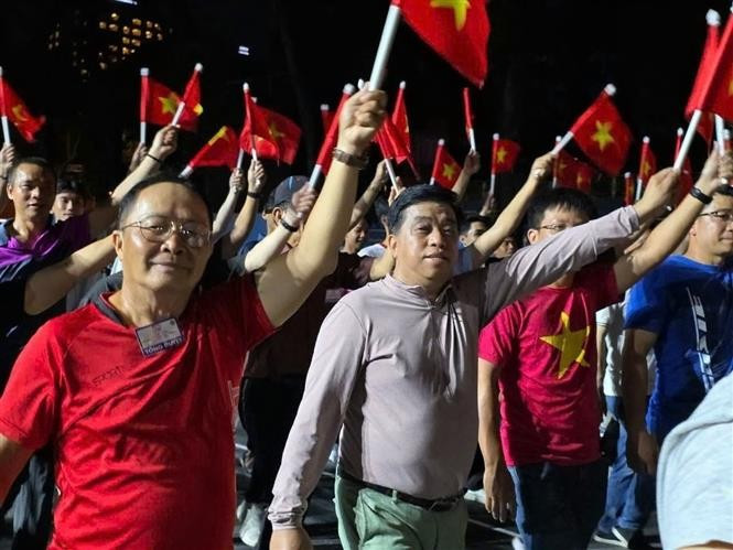 Tran Phu Thuan, Permanent Vice Chairman of the Union of Vietnamese Associations in Russia (R), at the celebration. (Photo: VNA)