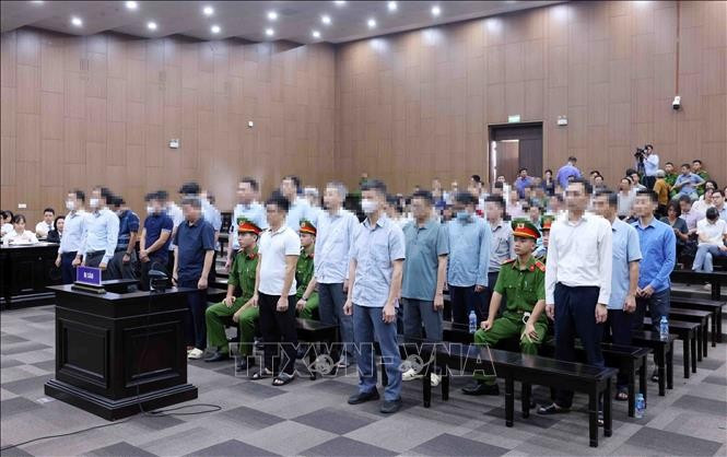 The defendants listen as the court delivers the verdict.(Photo: VNA)