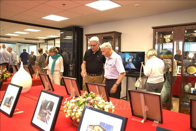 Visitors at the exhibition (Photo: VNA)