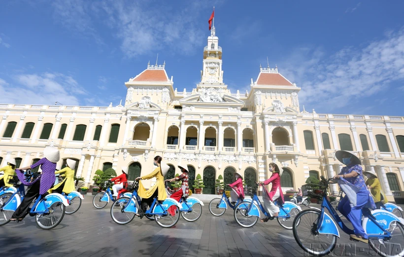 "I Love Vietnamese Ao Dai” parade held in Ho Chi Minh City streets during Ao Dai festival (Photo: VNA)
