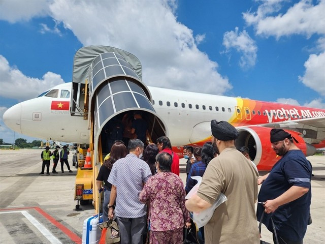 Passengers board a Vietjet plane. (Photo courtesy of Vietjet)