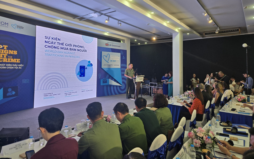 Colonel Le Hoang Duong from the Ministry of Public Security delivers the opening remarks at the event. (Photo: VNA)