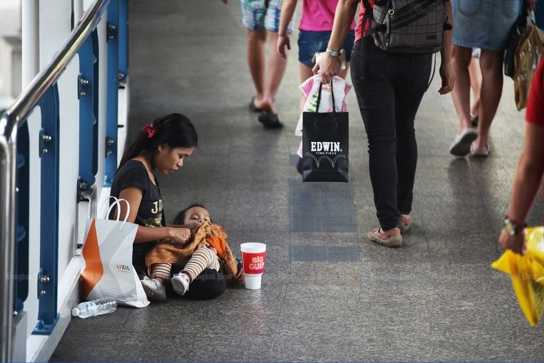 A foreign beggar in the Asok-Nana area (Photo: bangkokpost)