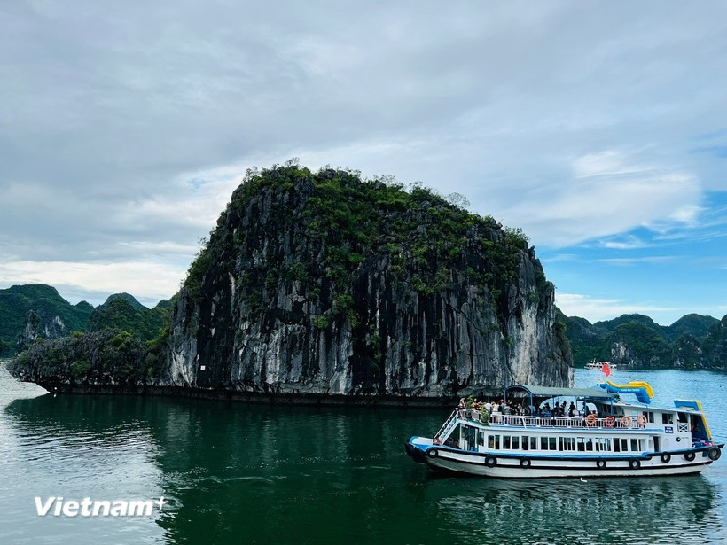 Ha Long Bay in Quang Ninh province ahead of Typhoon Kajiki’s approach. (Photo: VNA)