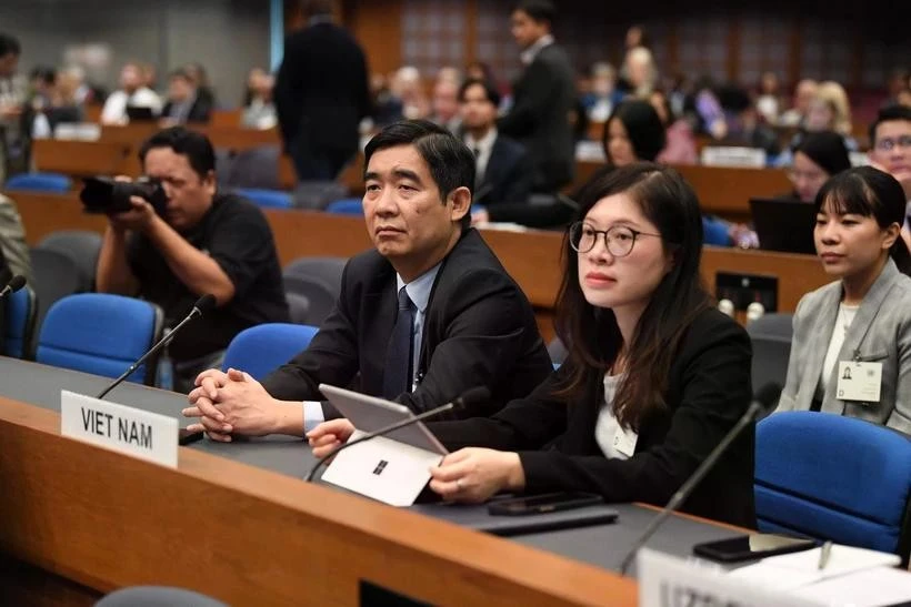 Vietnamese Ambassador to Thailand Pham Viet Hung (left) and head of the Vietnamese delegation Phan Thi Minh Giang at the conference. (Photo: VNA)