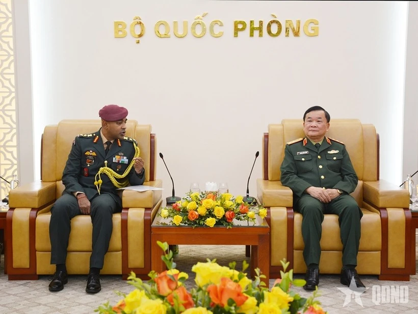 Deputy Minister of Defence Sen. Lieut. Gen. Hoang Xuan Chien (R) receives Colonel S. Muthukrishnan, Indian Defence Attaché in Vietnam, at the Ministry of Defence headquarters in Hanoi on February 6. (Photo: qdnd.vn)