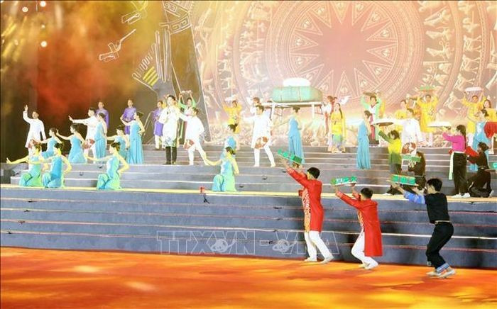 A dancing performance as part of the Culture and Tourism Week of the Ancestral Land 2025 (Photo: VNA)