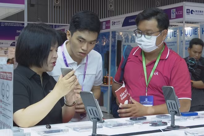 Visitors at the expo (Photo: VNA)