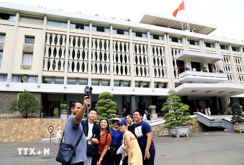 Chinese tourists visit Ho Chi Minh city (Photo: VNA)