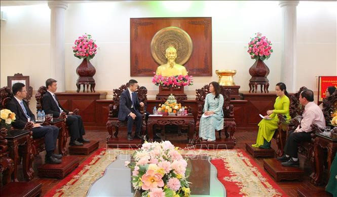 The meeting between the People’s Committee of Can Tho and a delegation from the Consulate General of China in Ho Chi Minh City on September 5 (Photo: VNA)