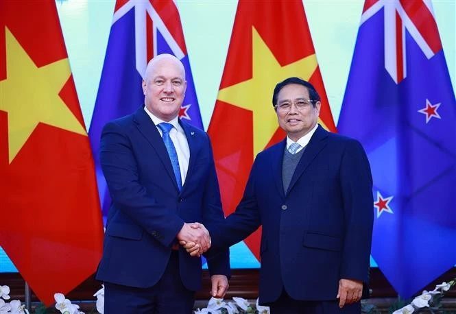 Prime Minister Pham Minh Chinh and New Zealand Prime Minister Christopher Luxon pose for a photo ahead of their talks. (Photo: VNA)