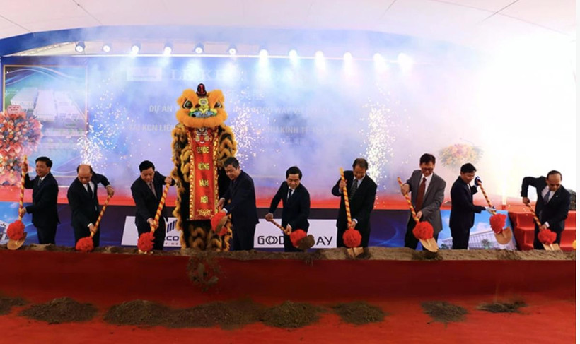 Representatives from Thai Binh province, Green i-Park Joint Stock Company and Good Way Vietnam Company at the groundbreaking ceremony (Photo: baodautu.vn)