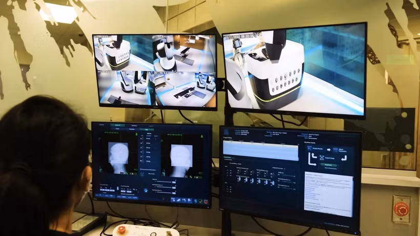 The CyberKnife S7 system enables the treatment of tumours anywhere in the body without surgery (Photo: VNA)