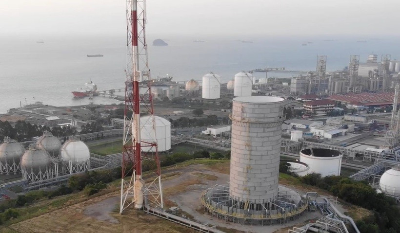 A fine mist obscures the horizon off the facilities of Chandra Asri Petrochemical, Indonesia’s largest publicly listed energy company, in Cilegon, Banten. (Photo: Jakartapost)