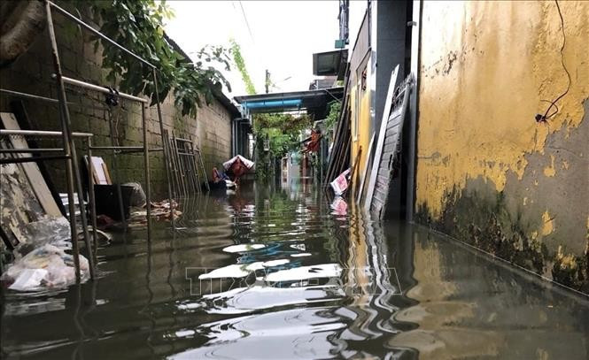 The 254 lane, Pham Chau Trinh street in Hue is heavily flooded dueto torrential rain (Photo: VNA)