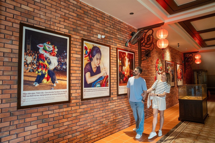 Tourists at the museum (Photo: VNA)