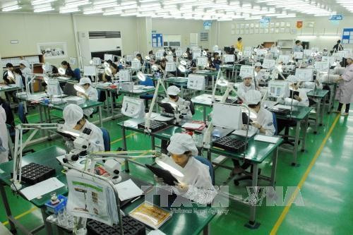 Electronic components production line at Flexcom Vietnam Co., Ltd. in Yen Phong Industrial Park, Bac Ninh province (Photo: VNA)