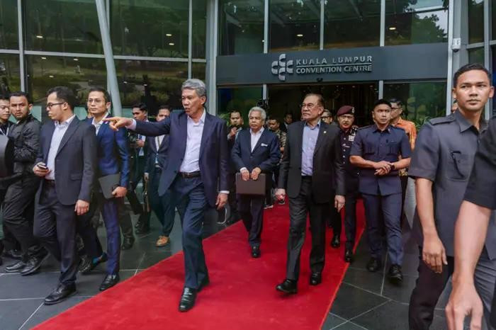 Prime Minister Anwar Ibrahim listens intently as Foreign Minister Datuk Seri Mohamad Hasan briefs him during an inspection of preparations for the ASEAN Summit at the Kuala Lumpur Convention Centre. (Photo: BERNAMA)