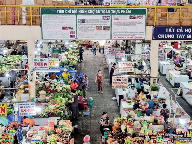 Phan Rang market in Ninh Thuan province is among those operating under the food safety market model. (Photo: VNA)