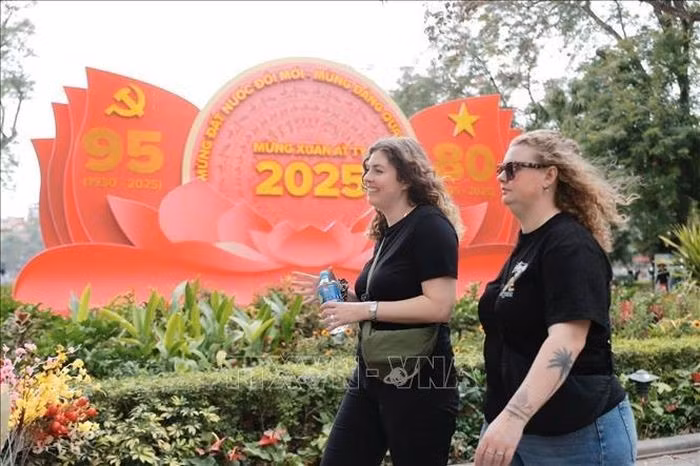 International tourists in Hanoi (Photo: VNA)