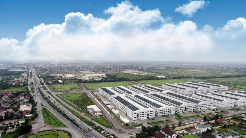 Total investment across society is estimated 1.59 quadrillion VND (over 60 billion USD) during the first half of 2025, up 9.8% year-on-year. (Photo: VNA)
