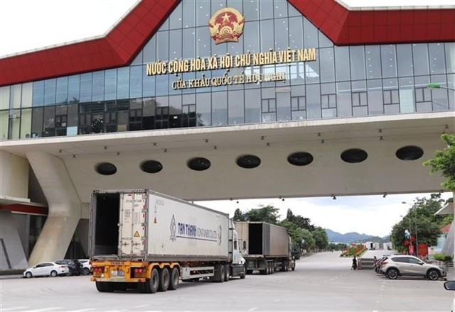 At Huu Nghi Border Gate in Lang Son province. (Photo: VNA/VNS)