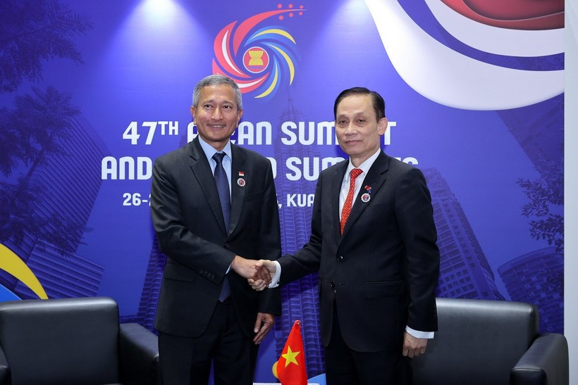 Vietnamese Minister of Foreign Affairs Le Hoai Trung meets with his Singaporean counterpart Vivian Balakrishnan in Kuala Lumpur, Malaysia on October 26 (Photo: MoFA)