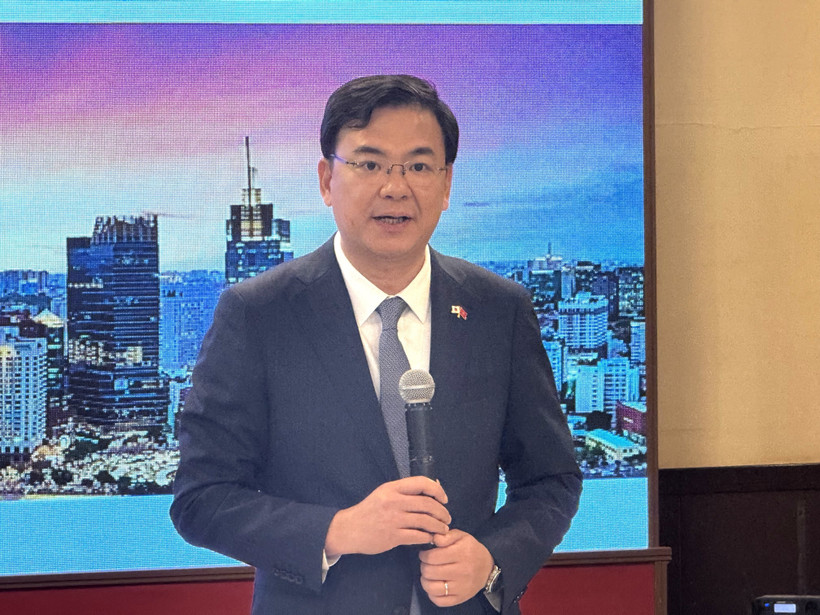 Vietnamese Ambassador to Japan Pham Quang Hieu speaks at the dialogue. (Photo: VNA)