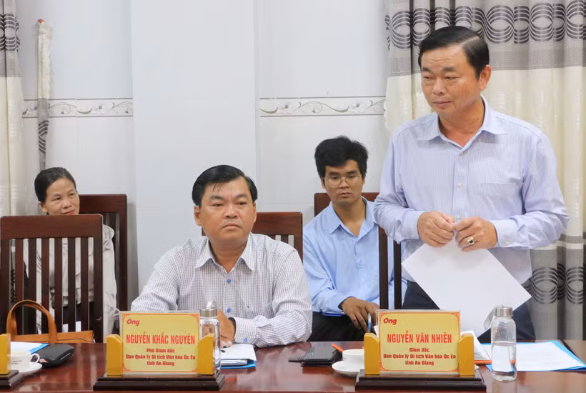 Nguyen Van Nhien, Director of the Oc Eo Cultural Relic Management Board in An Giang province, speaks at the working session. (Photo: VNA)