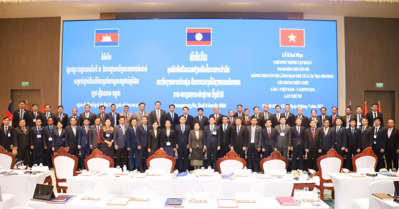 Participants in the training course in a group photo (Photo: VNA)