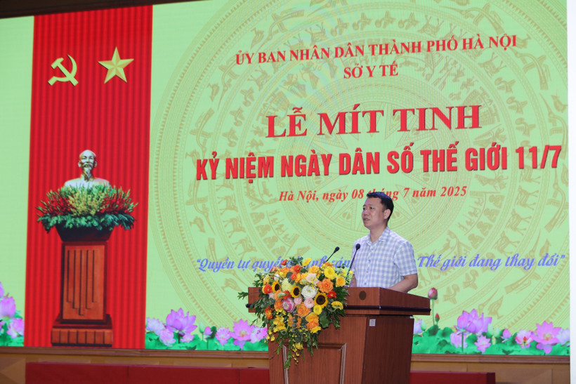 Le Thanh Dung, Director of the Population Authority under the Ministry of Health, speaks at the meeting. (Photo: VNA) 