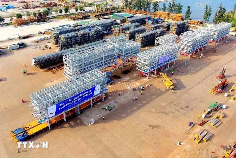 A shipment of 1,200 tonnes of modules was exported to Singapore by Doosan Enerbility Vietnam Heavy Industry Co., Ltd. (Doosan Vina) from Dung Quat Economic Zone, Binh Thuan Commune, Binh Son District, Quang Ngai Province. (Photo: VNA)