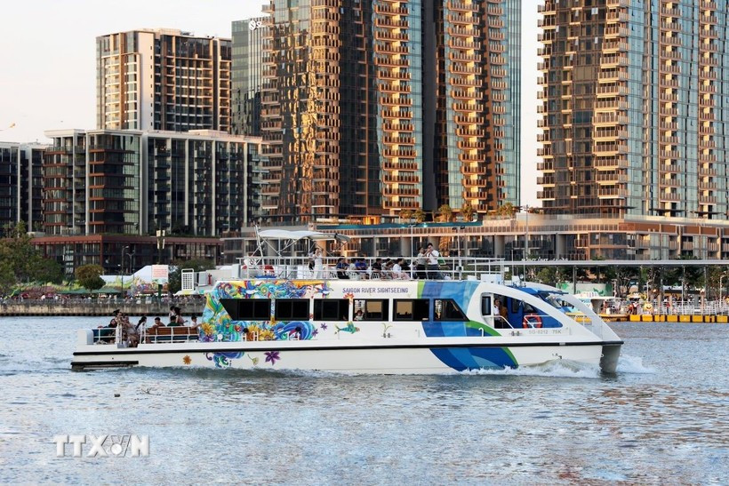 Tour operators are offering sightseeing cruises along the Saigon River in Ho Chi Minh City. (Photo: VNA)