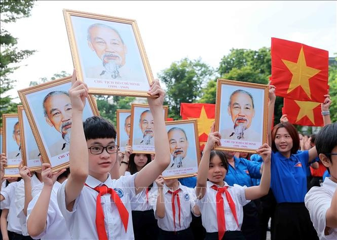 Youths perform the dance “Viet Nam Oi” at the central-level flag-raising ceremony themed “I Love My Fatherland.” (Photo: VNA)