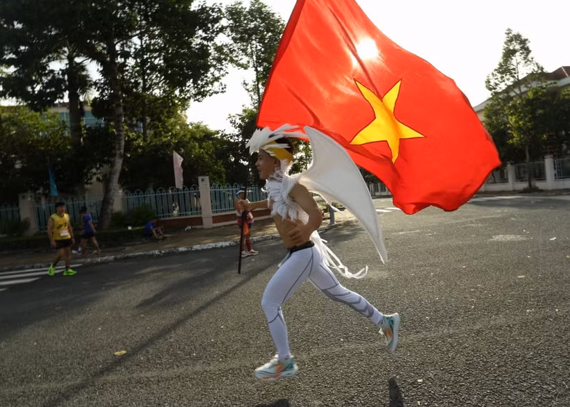 An athlete on the race track (Photo: VNA)