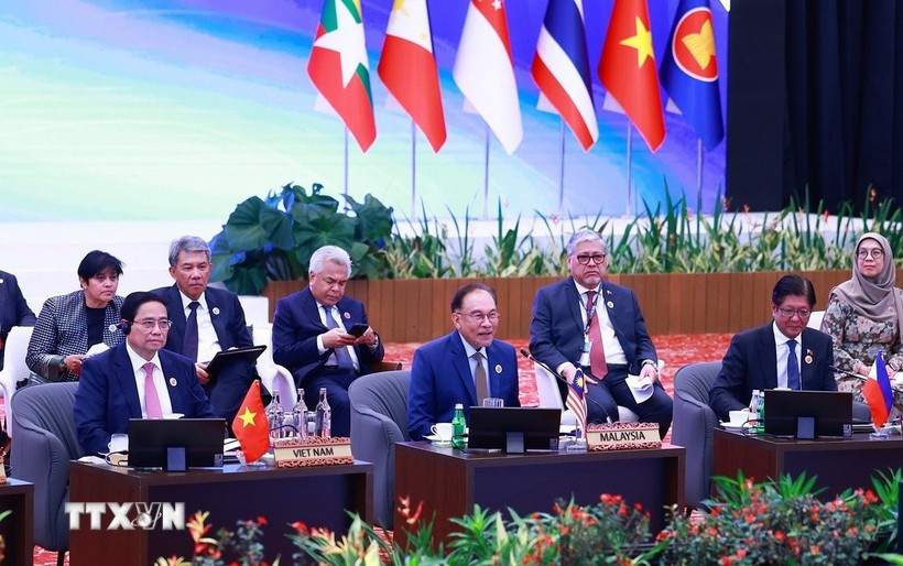 Vietnamese Prime Minister Pham Minh Chinh (first, left) attends the ASEAN Leaders’ Interface with Representatives of the ASEAN Inter-Parliamentary Assembly (AIPA) in Kuala Lumpur on May 26, 2025. (Photo: DVNA)
