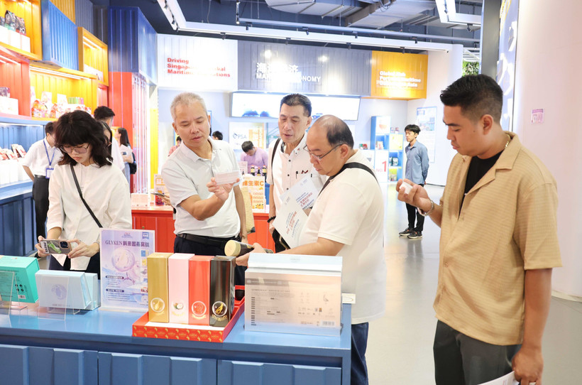 CAMEX showcases thousands of typical products from Vietnam, ASEAN (Photo: VNA)